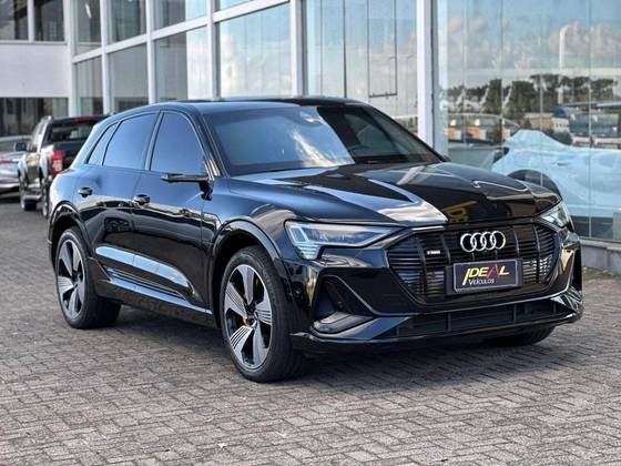 AUDI E-TRON ELÉTRICO PERFORMANCE BLACK QUATTRO